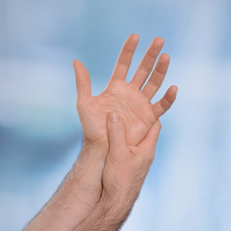 Auf diesem Bild sieht man die Hände von Masseur Christian Tscheliesnig